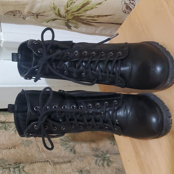 Soda Women's Malia Faux Leather Lace Up Chunky Ankle Boot - Picture 1 of 5